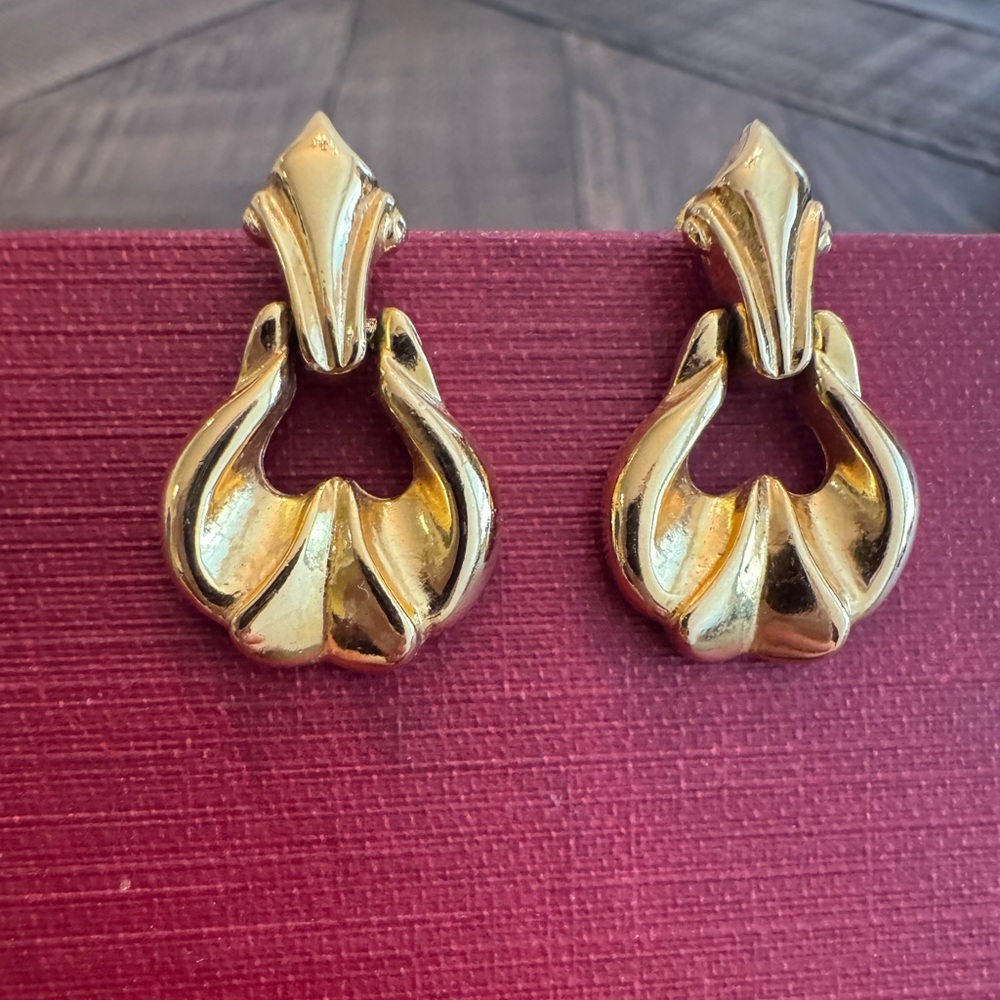 Vintage 1990s Gold Tone Drop Earrings, Door Knocker Earrings, Old Money Earrings - Picture 4 of 10